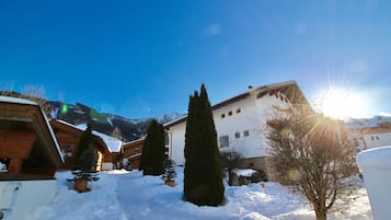 Family Chalet, 3 Bedrooms, Kitchen, Mountain View | Courtyard view