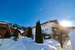 Family Chalet, 3 Bedrooms, Kitchen, Mountain View | Courtyard view