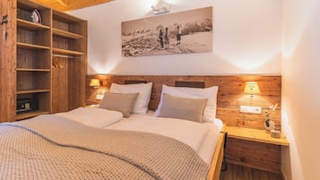 Luxury Chalet | 3 bedrooms, in-room safe, individually decorated, individually furnished