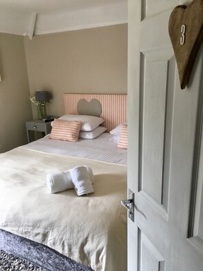 Kamar Khas, 1 Tempat Tidur King | Setrika/meja setrika, Wi-Fi gratis, dan seprai linen