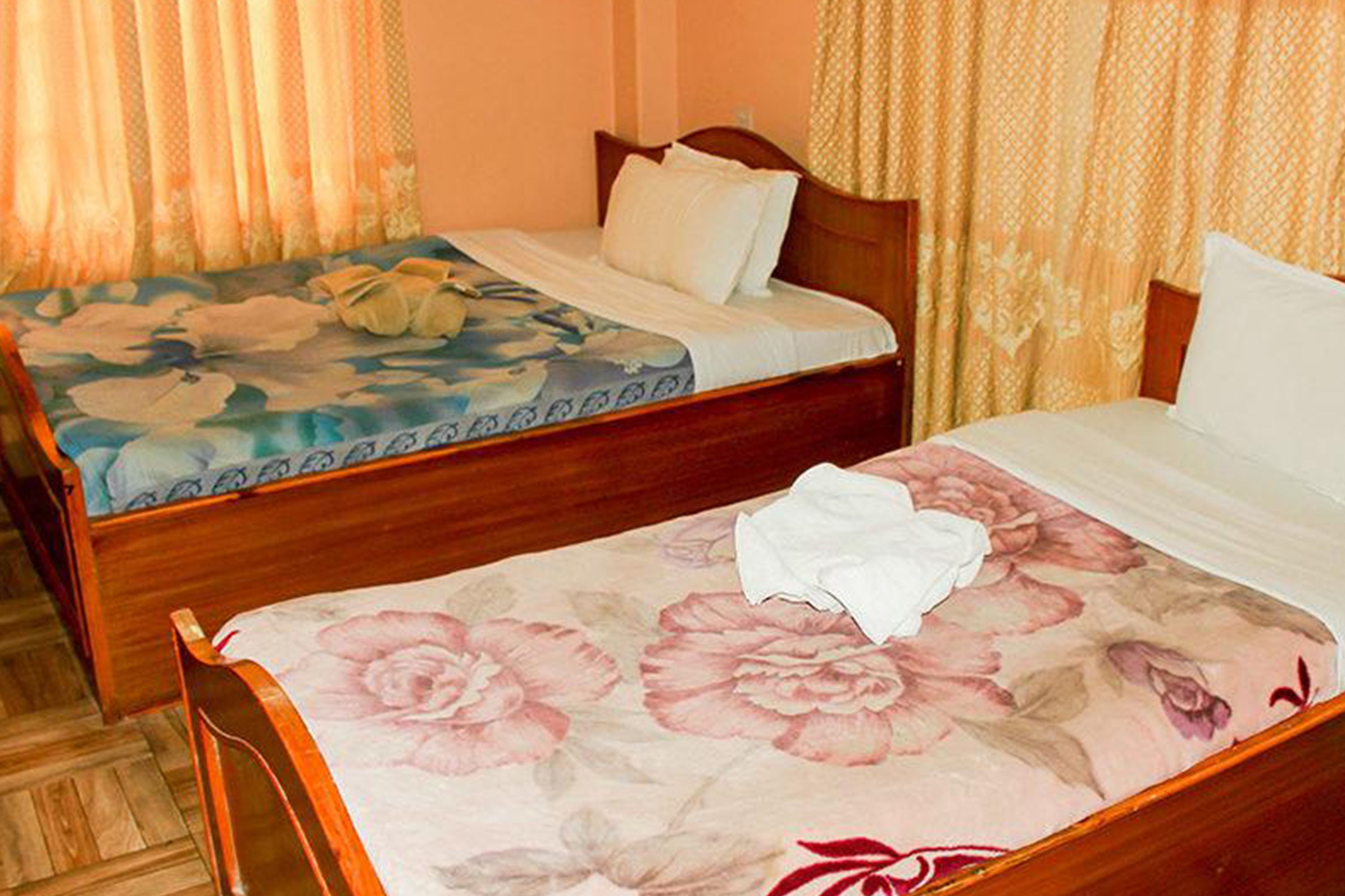 Deluxe Room | Bathroom | Shower, free toiletries, towels