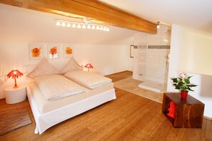 Deluxe Chalet, 1 King Bed, Hill View