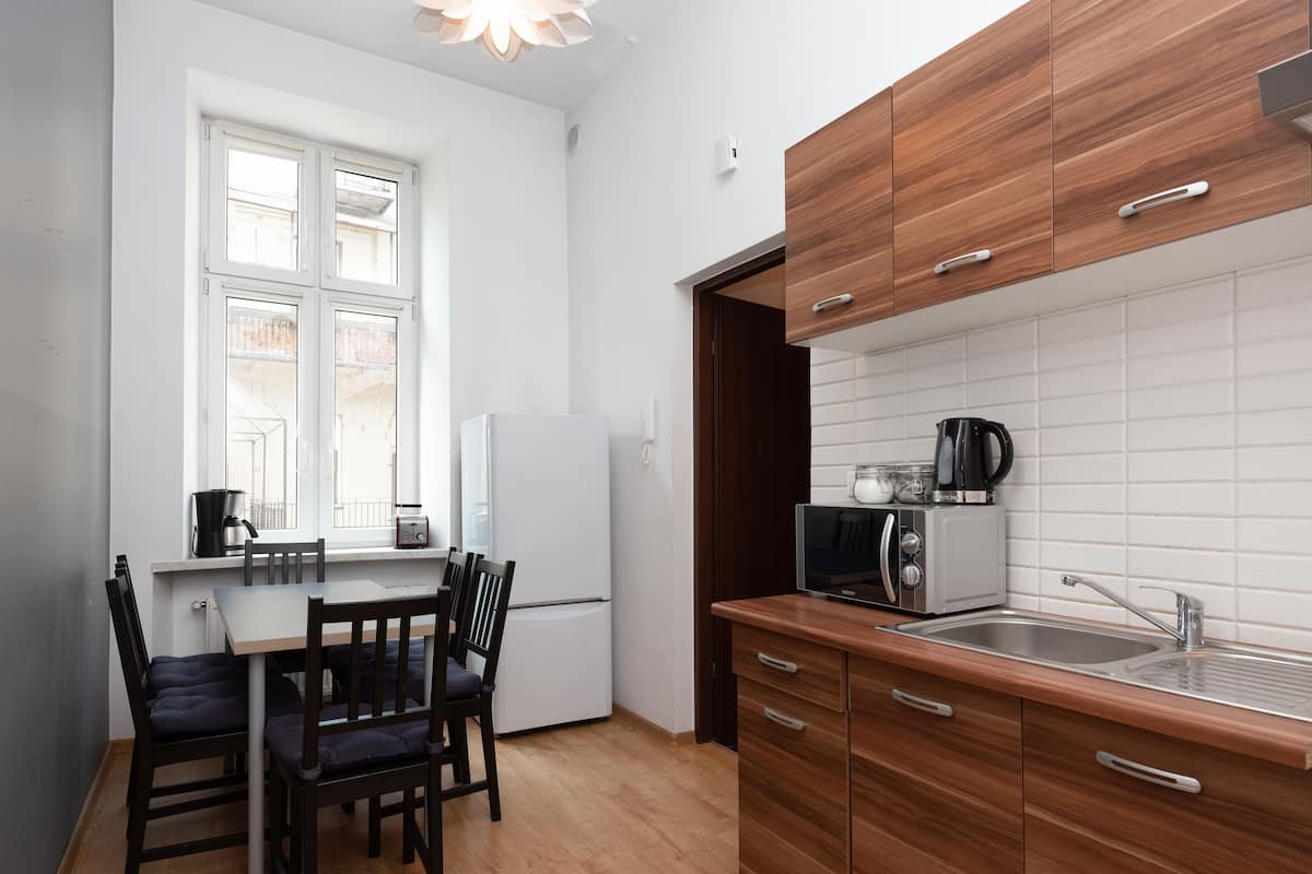 3-Bedroom Apartment #53 | Private kitchenette | Full-size fridge, microwave, stovetop, espresso maker