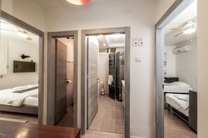 Deluxe Apartment, 2 Bedrooms | Bathroom | Free toiletries, hair dryer, towels - Sokolov 35 Boutique Apartment (Nahariya)