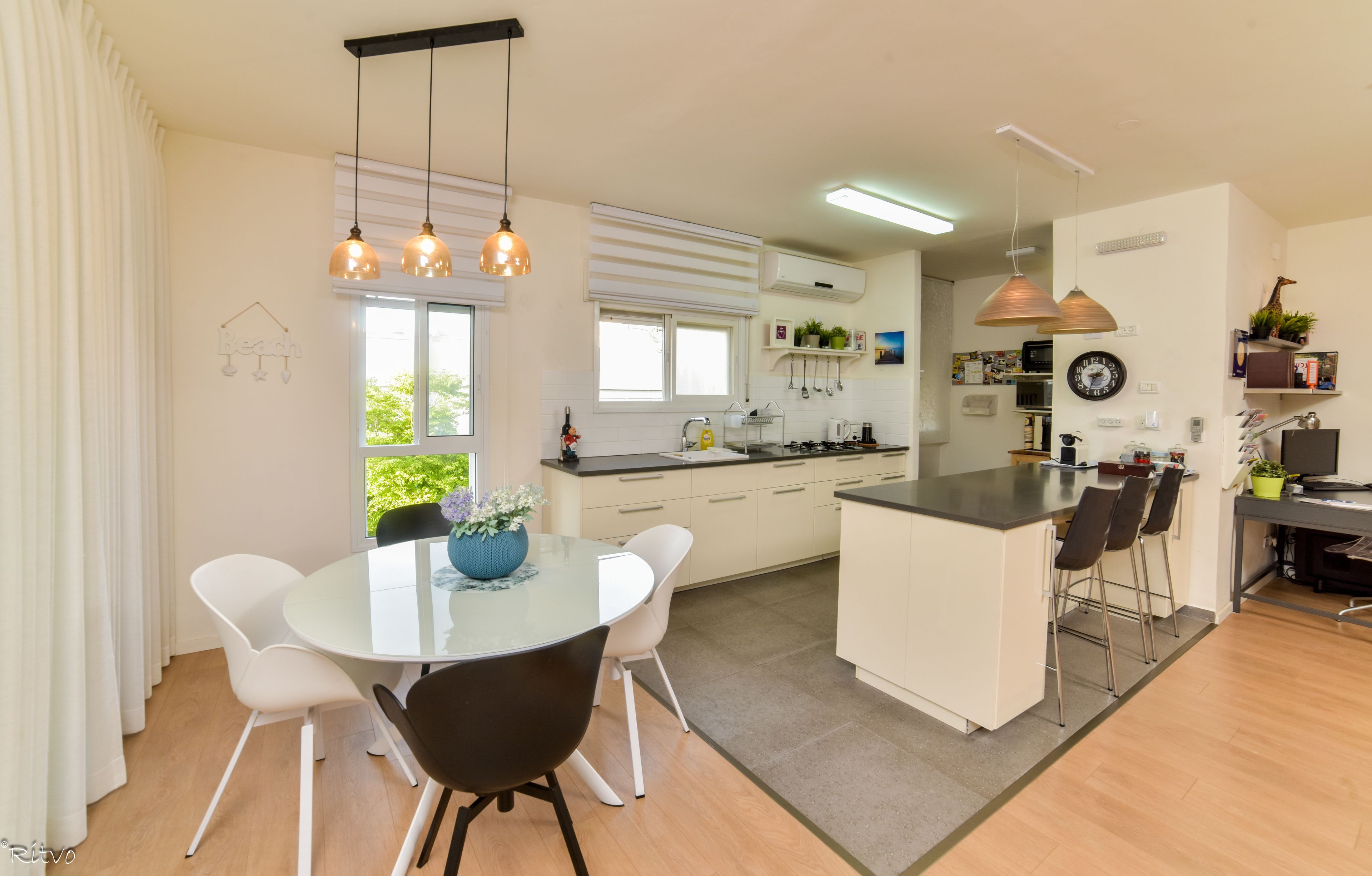 Deluxe Apartment, 2 Bedrooms | In-room dining