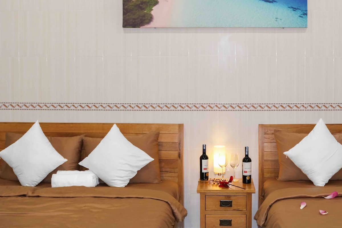 Minibar, desk, free WiFi