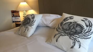 Kamar Double, 1 Tempat Tidur King | Seprai premium, dilengkapi dengan perabotan berbeda-beda, dan meja kerja