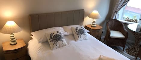 Double Room, 1 King Bed | Premium bedding, individually furnished, desk, free WiFi