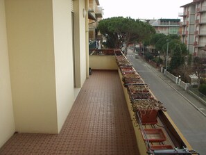 Apartment, 2 Bedrooms | Balkoni