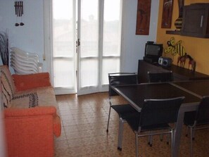 Apartment, 2 Bedrooms | Living room