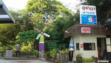 Pintu masuk hartanah