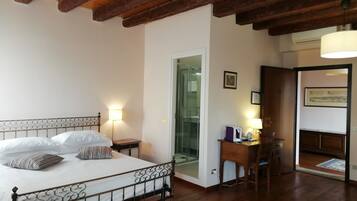 Superior Double Room | Minibar, in-room safe, desk, iron/ironing board