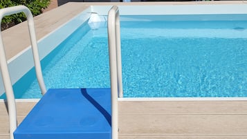 Sæsonbestemt udendørs pool
