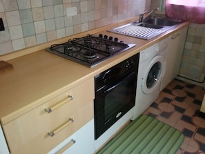 Apartment, 1 Schlafzimmer | Eigene Kochnische | Kühlschrank, Herdplatte, Kochgeschirr/Geschirr/Besteck