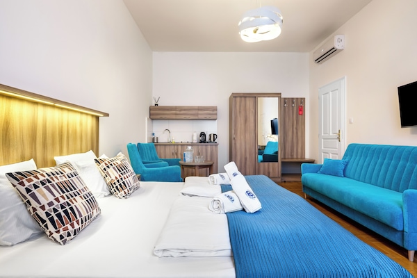 Apartamento, 1 cama King e sofá-cama, banheiro privativo | Roupas de cama premium, cofres nos quartos, escrivaninha