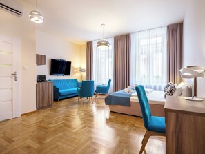 Premium bedding, in-room safe, desk, laptop workspace