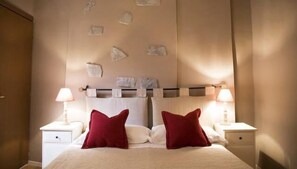 Standard-Doppelzimmer | Schreibtisch, laptopgeeigneter Arbeitsplatz, kostenloses WLAN
