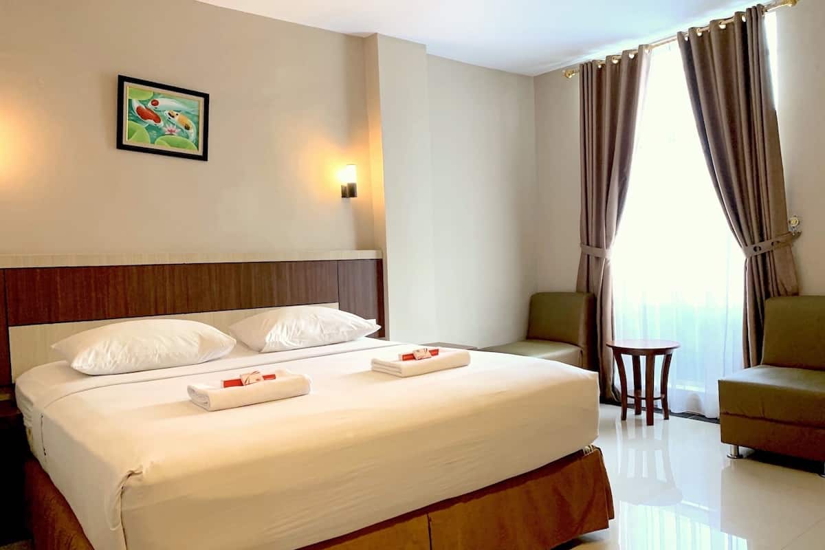 Desk, blackout curtains, free WiFi, bed sheets