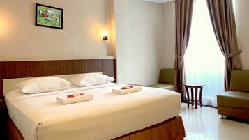 Deluxe Room | Desk, blackout drapes, free WiFi, bed sheets