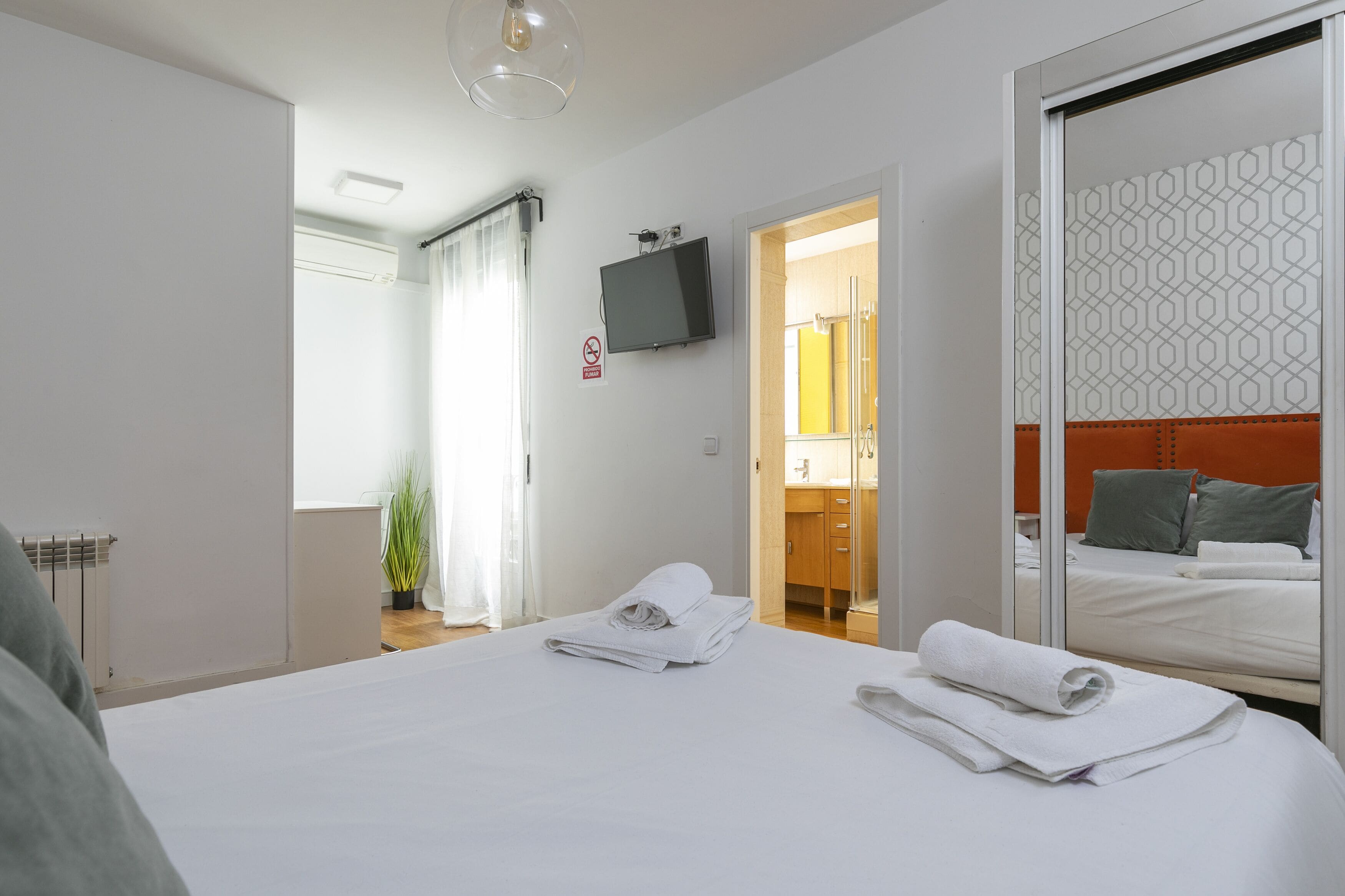 Minibar, desk, free WiFi, bed sheets