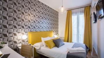 Minibar, bureau, Wi-Fi gratuit, draps fournis