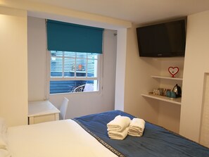 Habitación doble de lujo, 1 cama Queen size, baño en la habitación | Terraza o patio