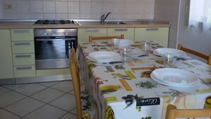 Apartment, 3 Bedrooms | Private kitchenette | Fridge, oven, stovetop, cookware/dishes/utensils - Federica Vacanze - Villa Lucia (Ravenna)