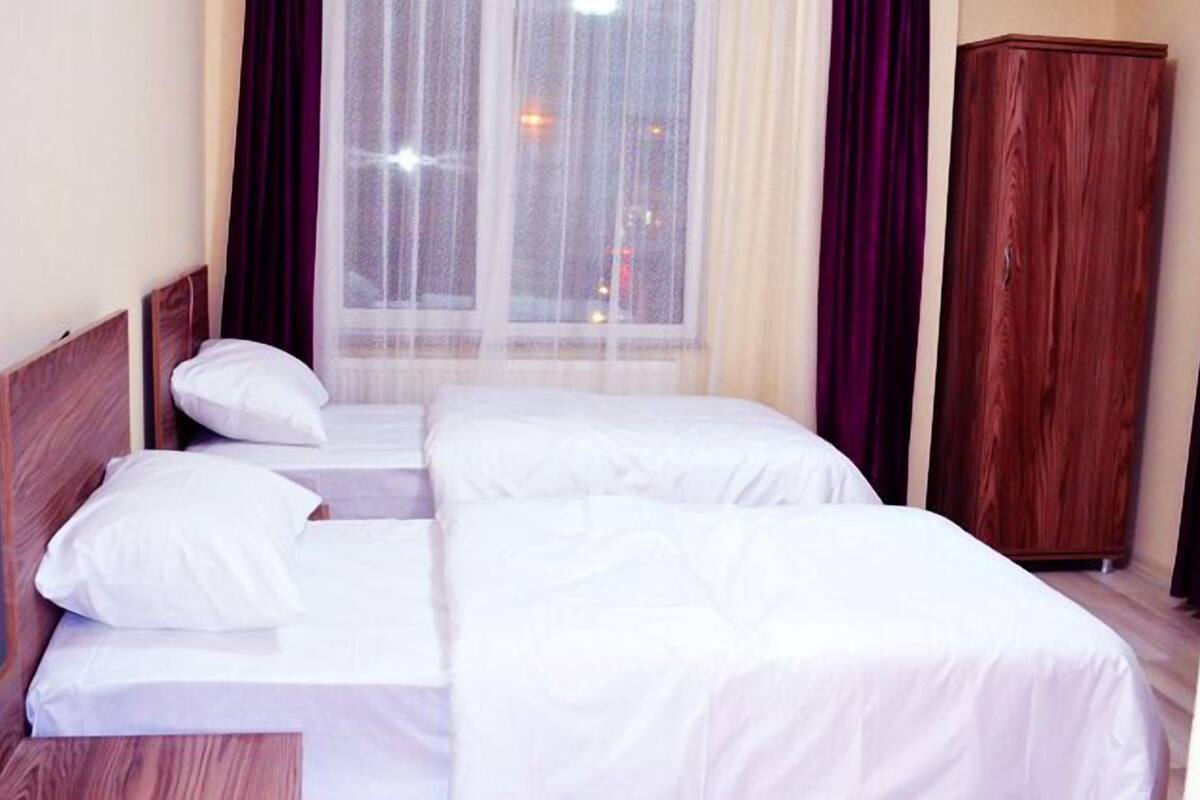 트리플룸 | 책상, 무료 WiFi