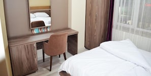Habitación doble clásica | Escritorio y wifi gratis