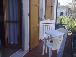 Apartamento, 2 habitaciones | Balcón