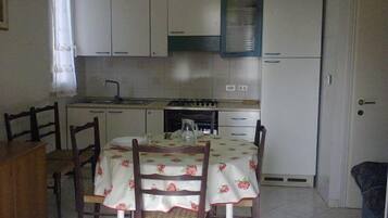 Appartamento, 3 camere da letto | Angolo cottura privato | Frigorifero con congelatore, forno, piano cottura