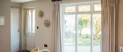 Chambre supérieure double, salle de bain attenante, vue sur le jardin | 1 chambre