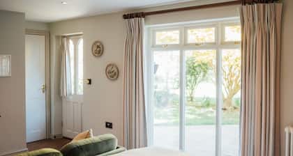 Farthings Hotel and Restaurant