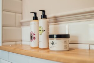 Zweibettzimmer, mit Bad | Badezimmer