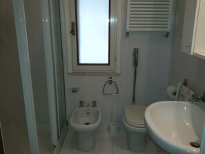 Apartment, 3 Bedrooms | Bathroom