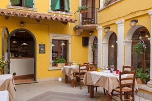 Restaurant - Locanda Al Centrale (Caprino Veronese)
