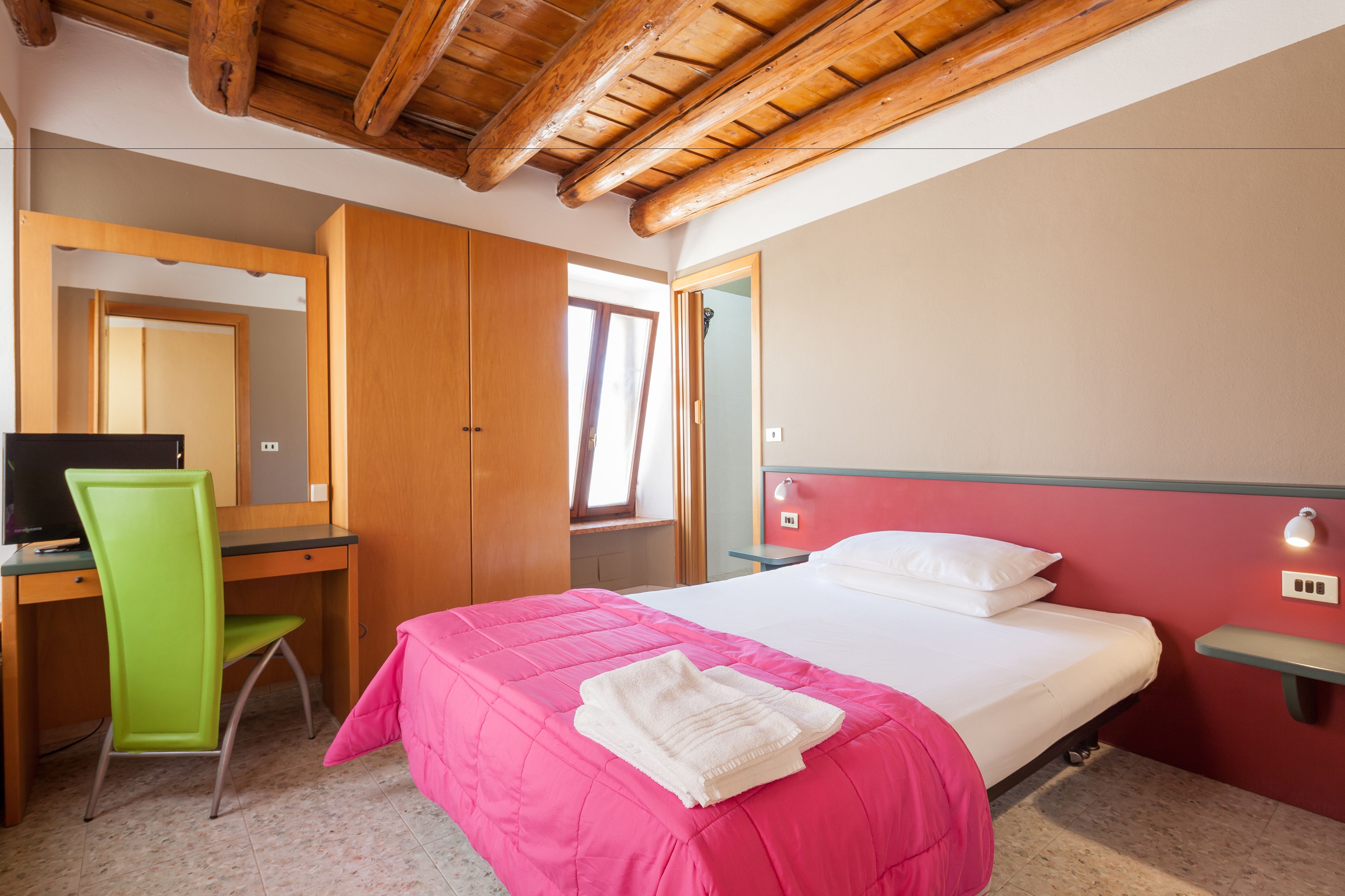 Business Double Room, 1 Queen Bed | Blackout drapes, iron/ironing board, bed sheets