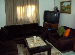 Villa | Wohnbereich | LCD-Fernseher