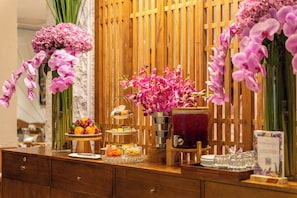 Thức ăn và đồ uống