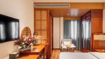 Deluxe Double Room | Servicios del cuarto de baño | Artículos de higiene personal gratuitos, secador de pelo y zapatillas