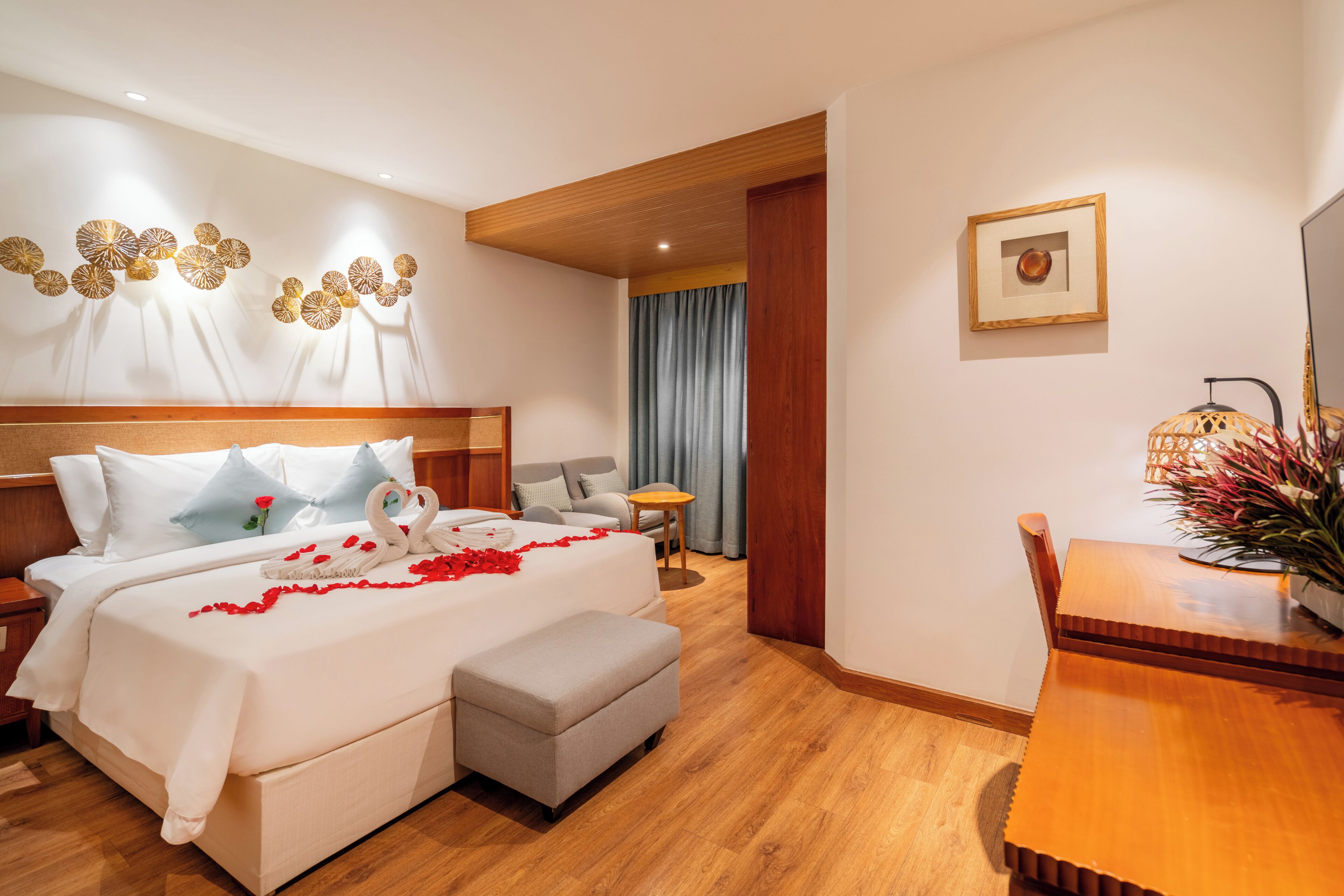Premium Deluxe Room | Minibar, caja fuerte, escritorio y espacio para trabajar con un portátil