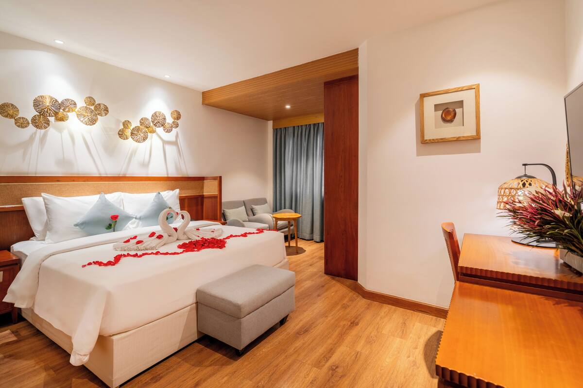 Premium Deluxe Room | Minibar, coffre-fort, bureau