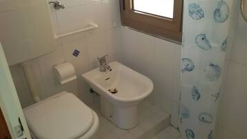 Apartment, 1 Bedroom | Bathroom | Shower, bidet, towels
