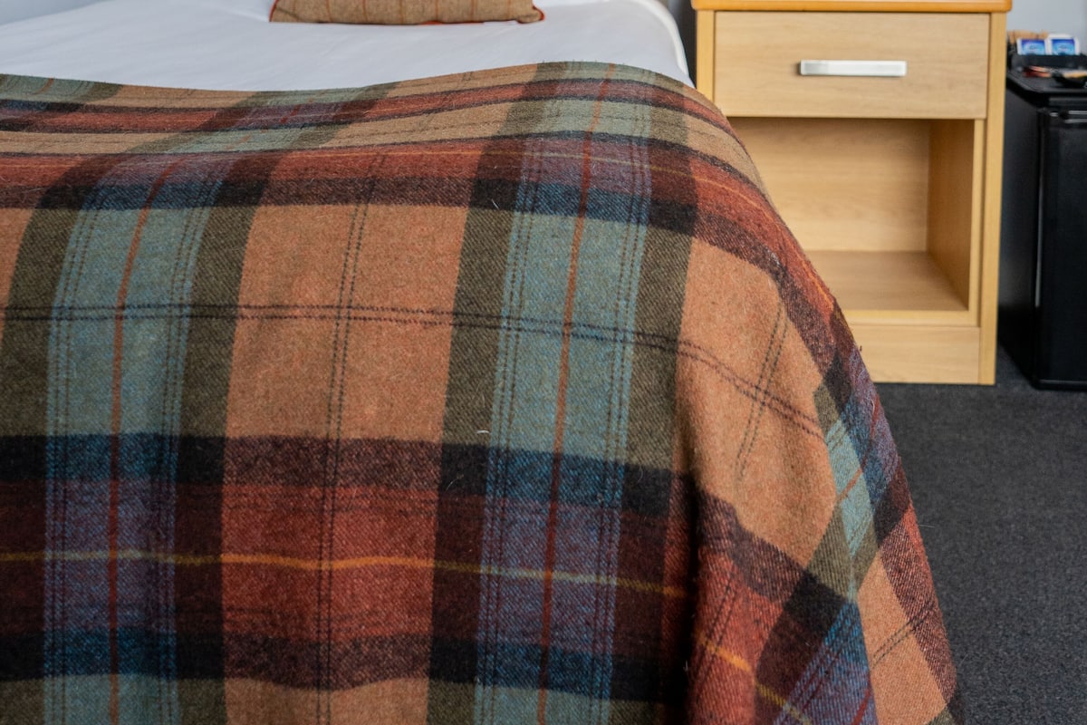 Single Room, Sea View | Iron/ironing board, free WiFi