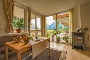 Comfort Apartment, 2 Bedrooms, Patio, Mountain View | In-room dining - Apartments am Burggraben (Leutasch)