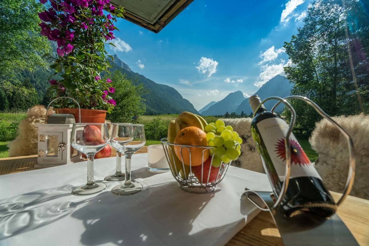 Deluxe-Apartment, 2 Schlafzimmer, Sauna, Bergblick (Edelweiss) | Terrasse/Patio