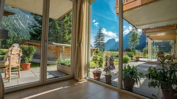 2 Schlafzimmer, hochwertige Bettwaren, Daunenbettdecken