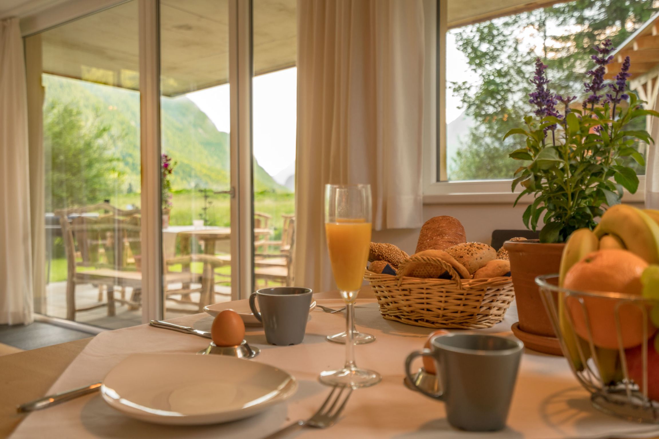 Deluxe Apartment, 2 Bedrooms, Sauna, Mountain View (Edelweiss) | In-room dining