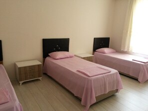 1 bedroom, premium bedding, desk, soundproofing