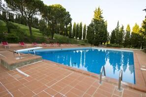 Außenpool, Liegestühle